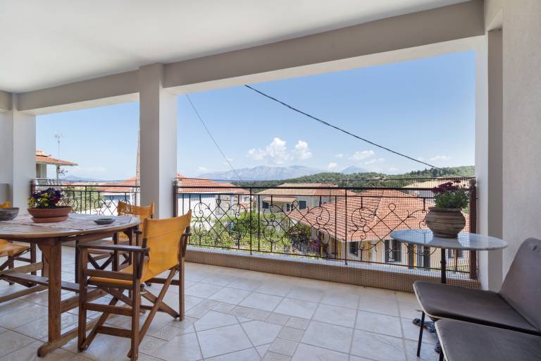 Rental apartment with patio & yard | Sea view in Lefkada