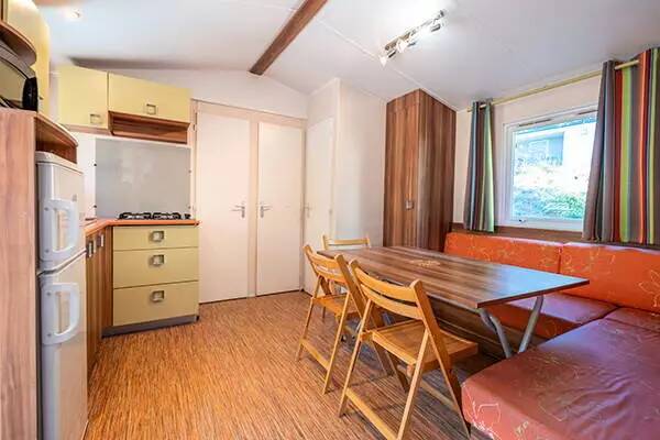 Campsite Les Catalpas de Royan - Mobile home Classic 2 bdr. 4 pers. Covered Decking — photo 4