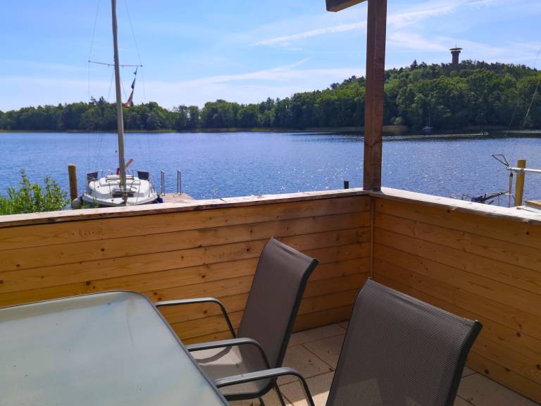 Vacation home with barbeque, garden & patio | Lake view | Pets allowed — photo 4