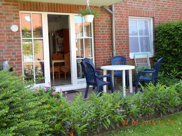 Holiday apartment with yard, BBQ & patio — photo 2