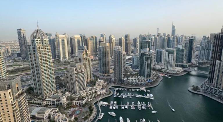 Holiday apartment with pool & hot tub in Abu Dhabi