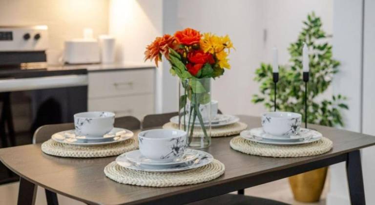 Holiday apartment with pool & jacuzzi | Next to Notre-Dame Basilica | Pet-friendly in Montréal, QC
