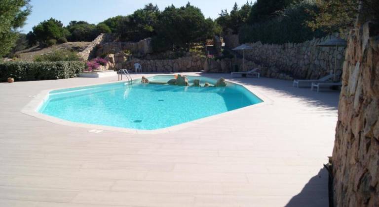 House with pool, garden & patio — photo 2