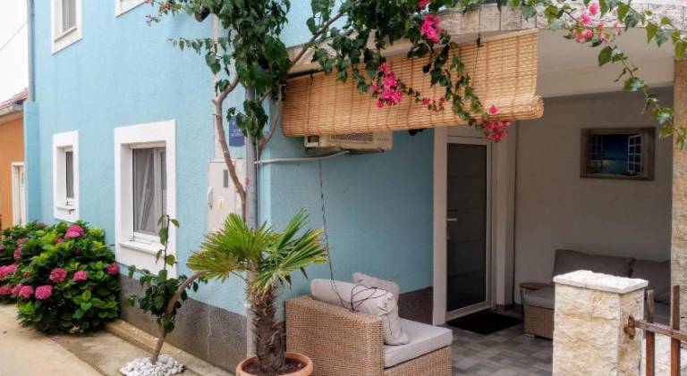 Holiday apartment with garden, barbecue & patio — photo 4