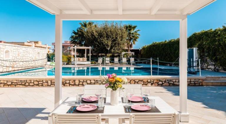 Villa with private pool, yard & patio — photo 5