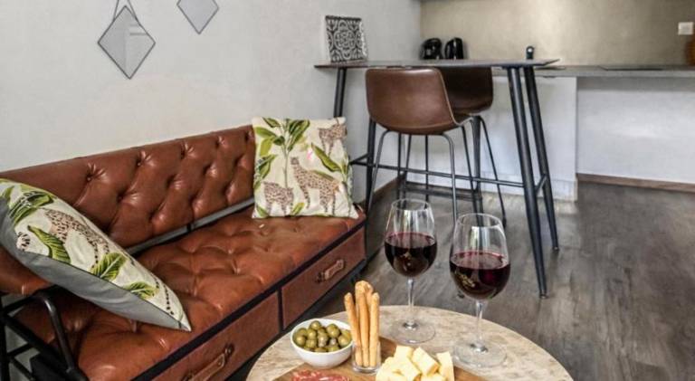 Rental apartment with 1 room for 2 persons in Montlucon