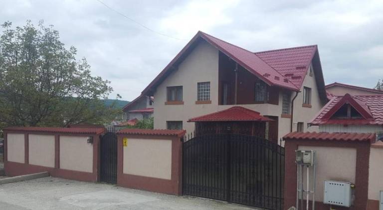 House Curtea de Argeș