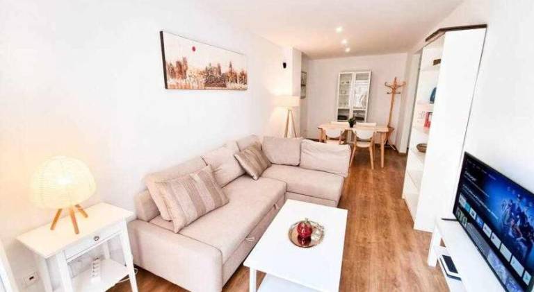 Holiday apartment | Near Cathedral-Basilica of Our Lady of the Pillar | Good for workation in Zaragoza