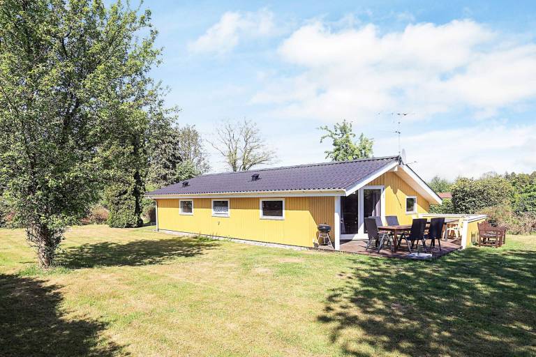 Vacation home with sauna, barbecue & patio — photo 3