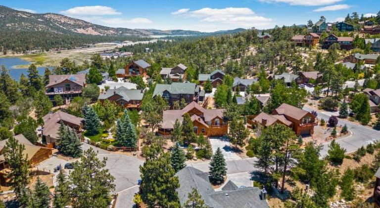 Linaker Lodge by AvantStay Gorgeous Cabin in Big Bear w Views — photo 5