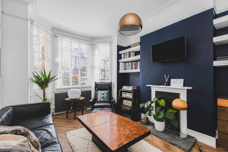 Sleek 2 Bed with Outdoor Space