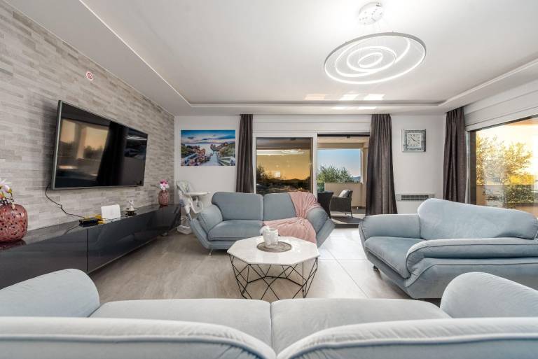 Ample villa with pool | Dogs allowed in Vodice