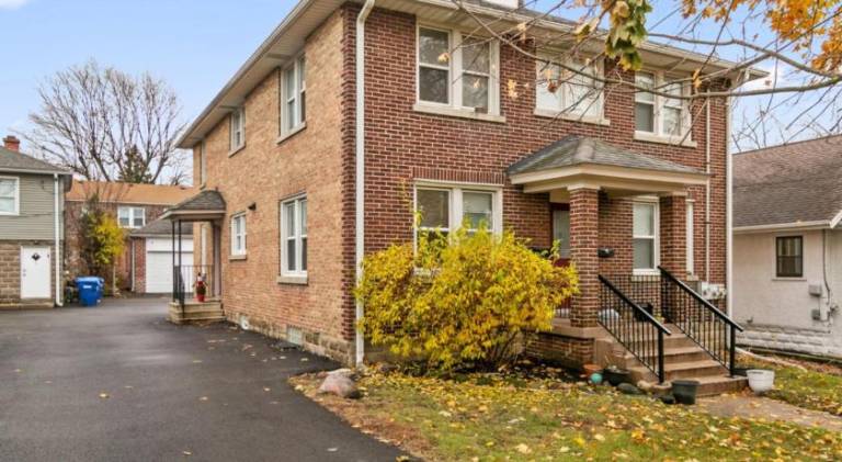 Ample rental apartment | Suitable for remote work | Dogs allowed in Deerfield, IL