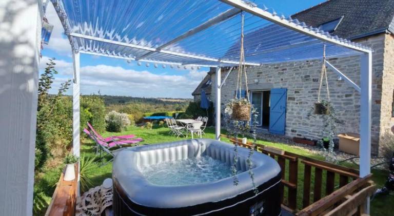 Vacation home with terrace, jacuzzi & grill — photo 3
