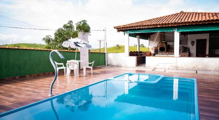 Ample vacation home with pool | Dogs allowed — photo 3