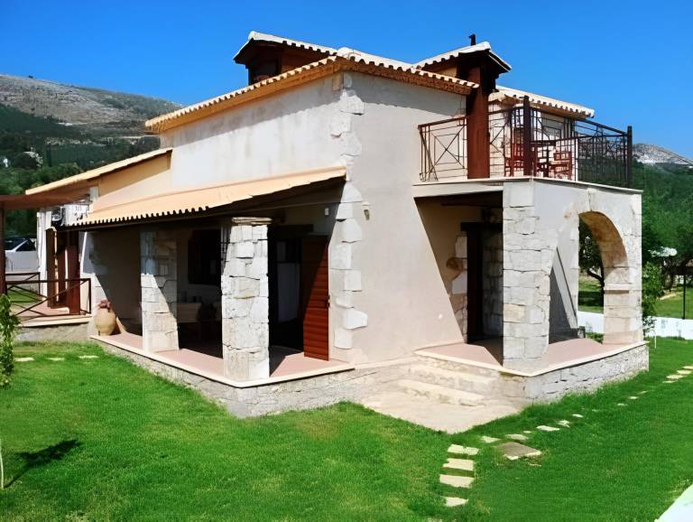 Villa with yard, private pool & barbecue in Zakynthos