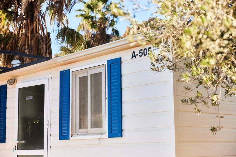 Mobile home with patio, garden & barbeque — photo 3