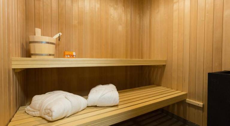 Apartment with patio & sauna — photo 5