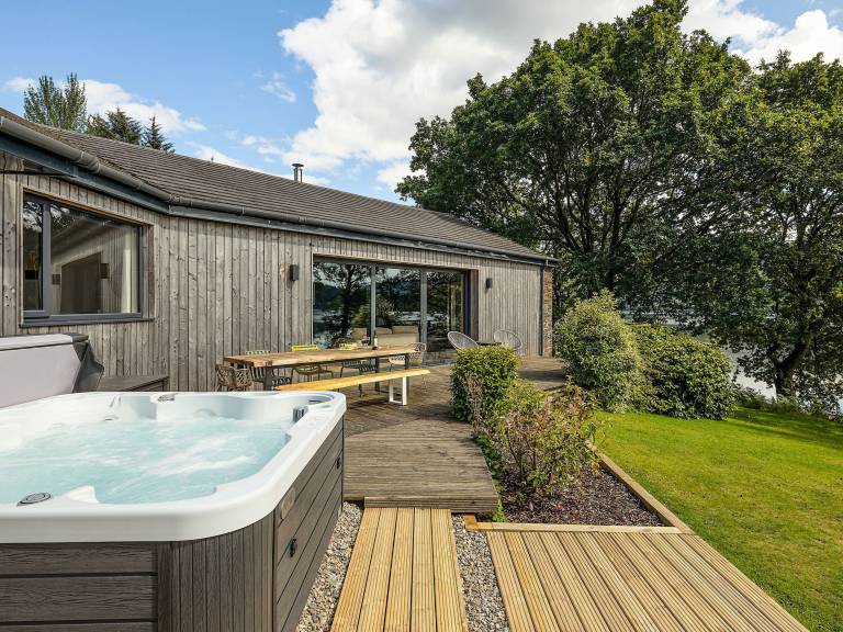 Family-friendly cottage with garden, barbeque & jacuzzi | River view | Pets are welcome — photo 2