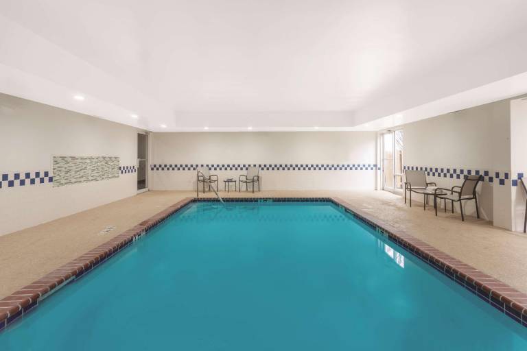 La Quinta Inn & Suites by Wyndham Hopkinsville — photo 5