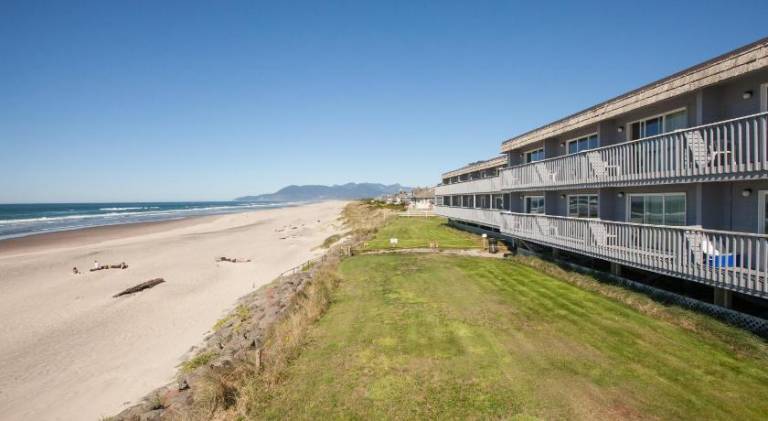 SURFSIDE RESORT — photo 3
