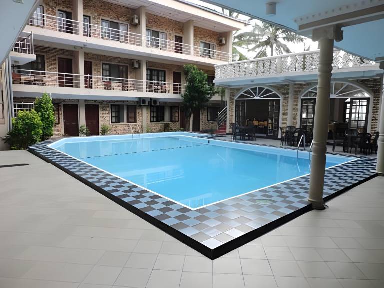 Oasis Beach Resort in Negombo