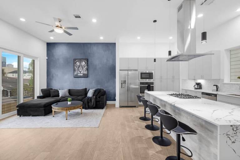 Perfect Houston Group Stay for 12 with 6 Beds 6 Baths
