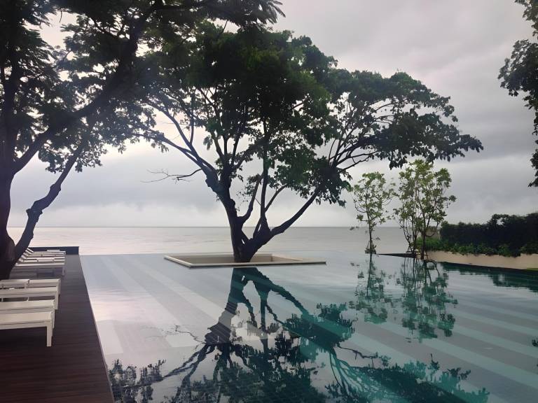 Holiday apartment with terrace, pool & hot tub | Beach nearby | Perfect for remote work | Pet-friendly in Phetchaburi
