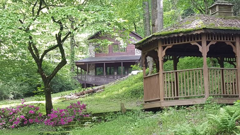 Lodge  Topton