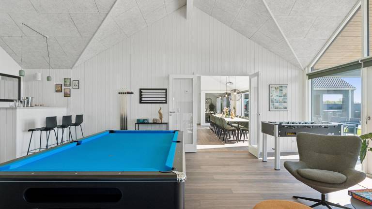 Family-oriented beautiful vacation home with private pool, sauna & yard | Pets are welcome — photo 2