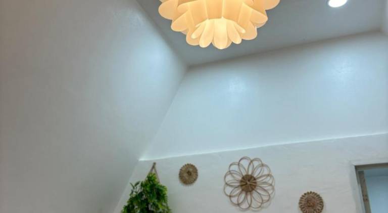 Chalet with yard & patio — photo 4