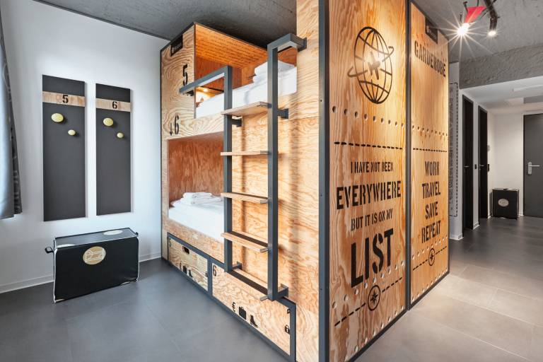 Vierbettzimmer mit privatem Bad