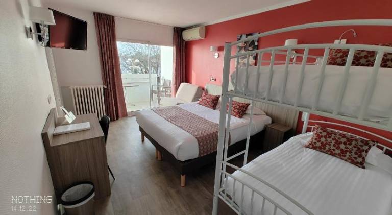 Logis Hotel Les Bleuets — photo 2