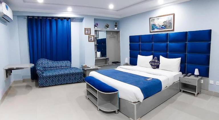 Crown Inn Hotel Multan