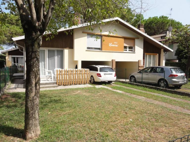 Family-friendly villa with yard | Pets allowed — photo 3