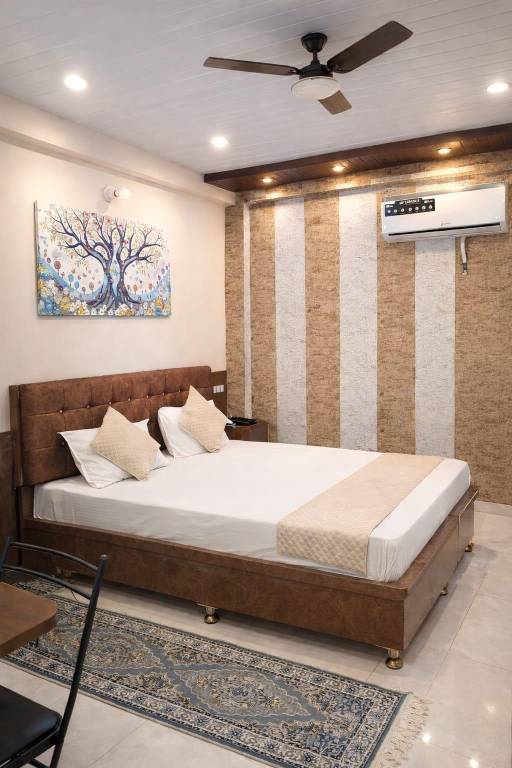 HOTEL IN VARANASI in Tola