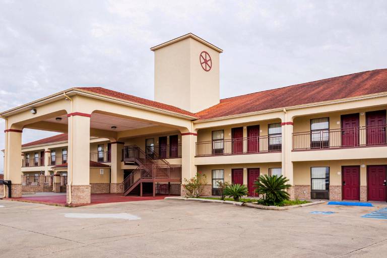 OYO Hotel LSU in Port Allen, LA