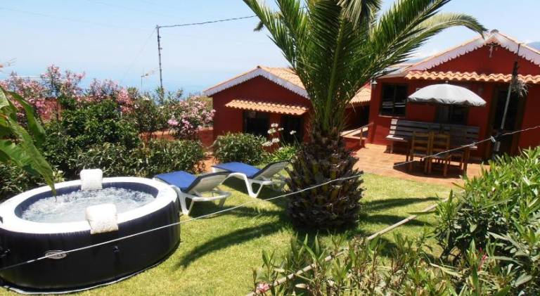 Vacation home with jacuzzi — photo 3