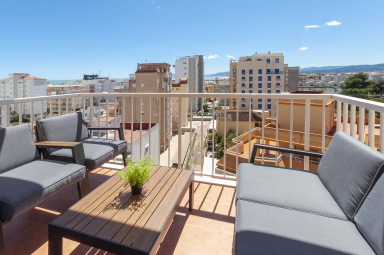 Rental apartment with yard, pool & patio — photo 4