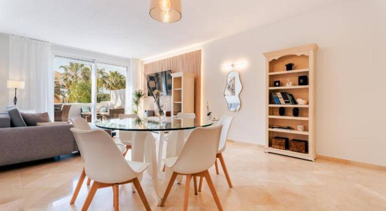 Apartment with pool in Estepona