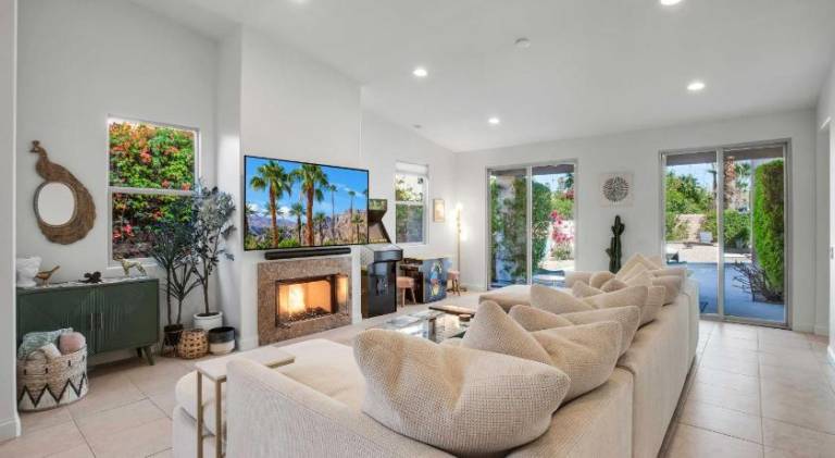 House with pool in Palm Desert, CA