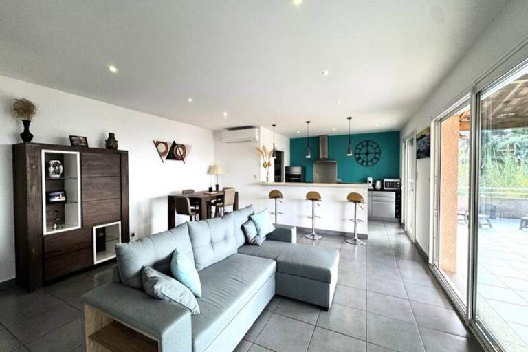 Rental apartment with terrace & pool — photo 4