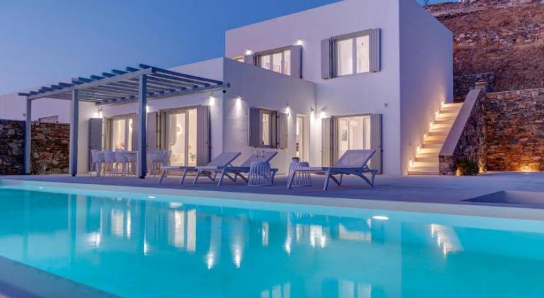 Villa with pool in Syros