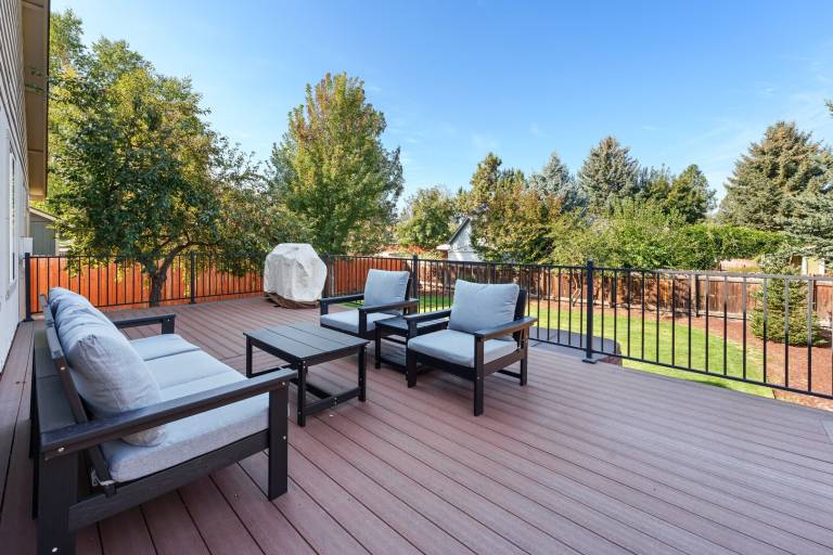 Vacation home with private pool, patio & garden — photo 4