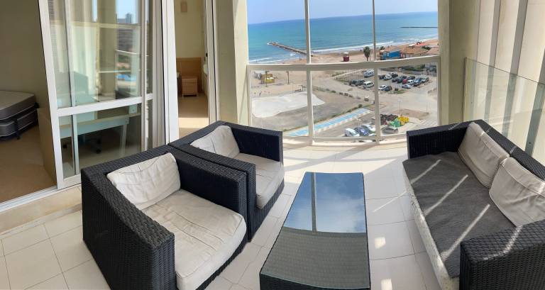 MODERN DUPLEX PENTHOUSE ON THE BEACH — photo 4