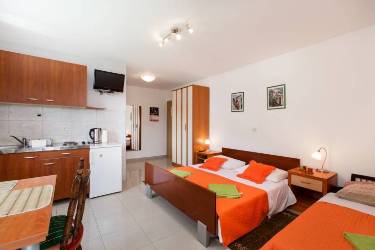 Studio flat with terrace and sea view Duće, Omiš (AS-16877-d) — photo 4