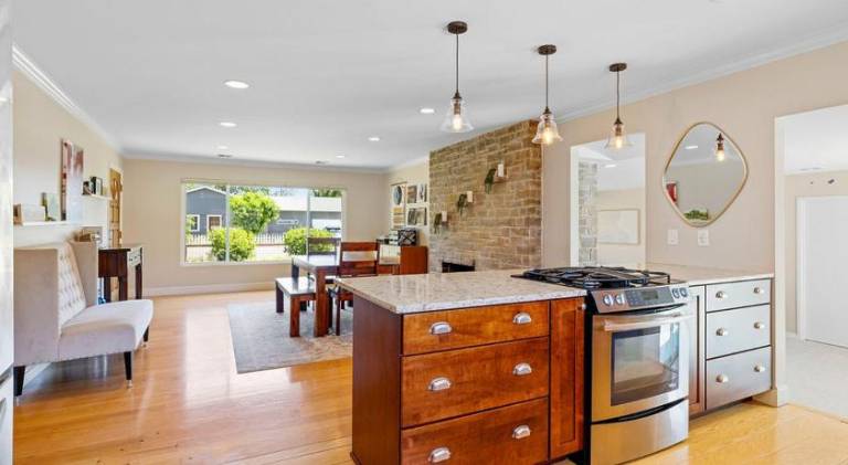 Vacation home with pool & jacuzzi | Pets allowed — photo 3