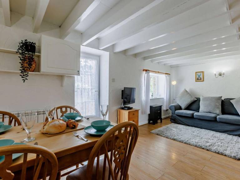 Cottage with pool & yard | Pets are welcome — photo 4