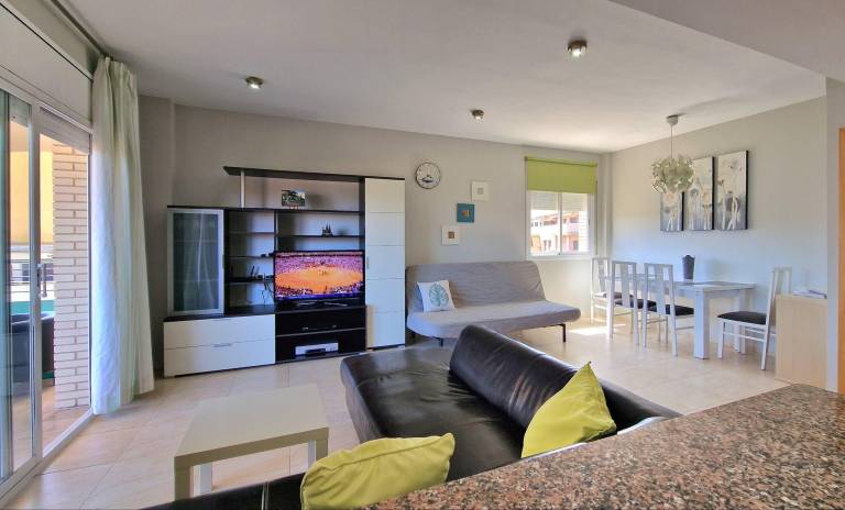 Holiday apartment with pool, patio & garden — photo 2