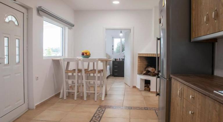Rental apartment with patio, private pool & yard — photo 4